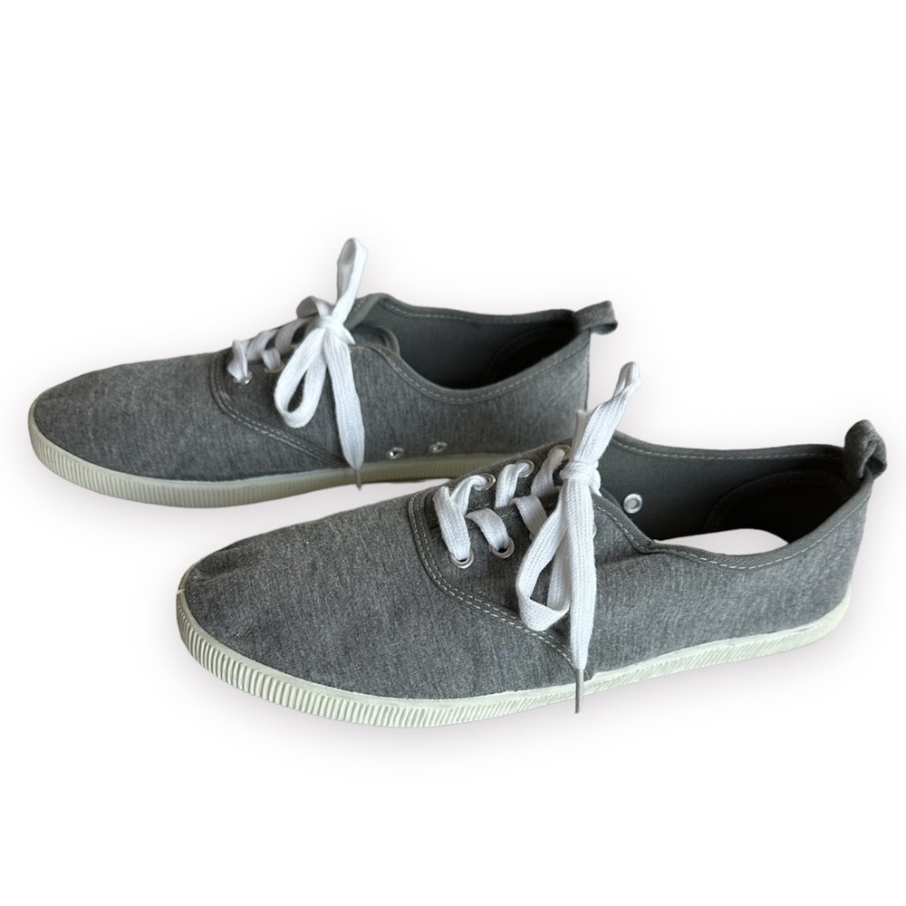 Divided H&M Canvas Sneakers Gray White Lace Up Low Top Casual Women's US 8